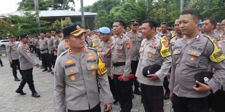 Kapolres Pimpin Gelar Apel Pengecekan dan Pemeriksaan Kesehatan serta Penampilan Anggota Polres Nganjuk