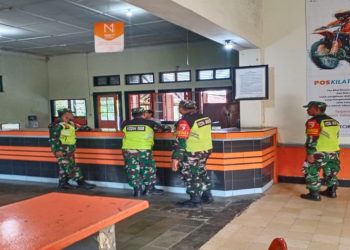 Tingkatkan Pengamanan Jelang Pemilu, Anggota Koramil Jajaran Kodim 0808/Blitar Gencarkan Patroli Di Wilayah Masing-Masing