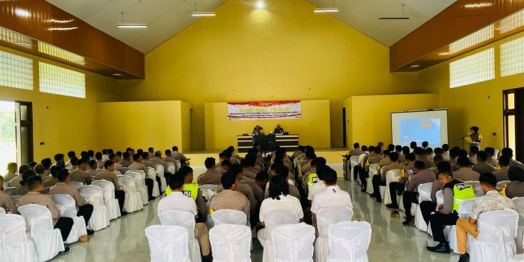 216 Personil Polres Tulang Bawang Barat Lakukan Pembekalan PAM TPS PEMILU 2024.