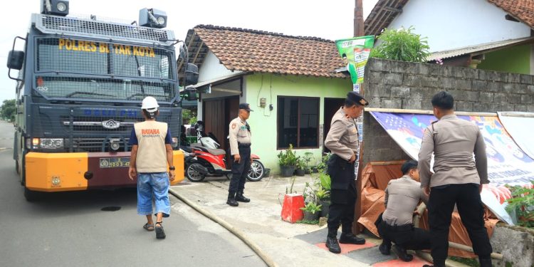 Musim Hujan, Polres Blitar Kota Masih Dropping Air Bersih ke Warga