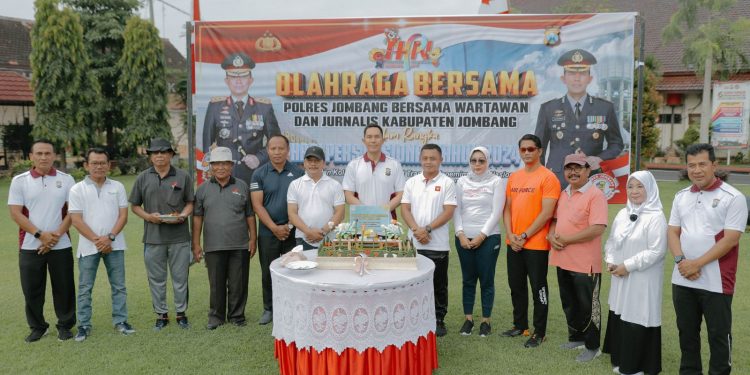 HPN di Mapolres Jombang, Awak Media Ini Bawa Pulang Sepeda Motor Gres