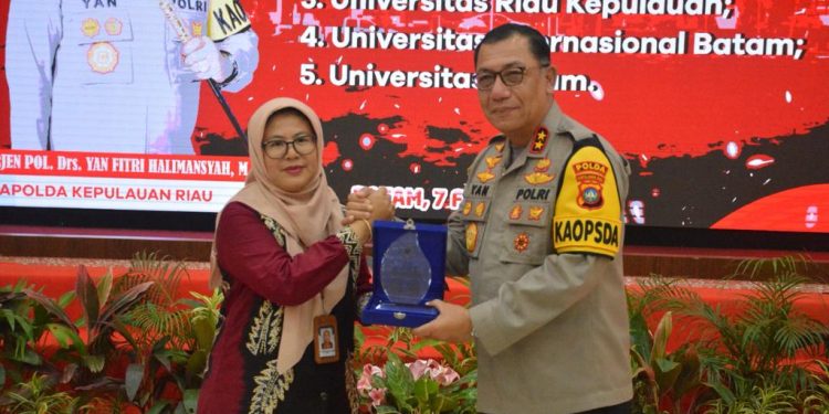 POLDA KEPRI LAKSANAKAN PENANDATANGANAN PERJANJIAN KERJA SAMA DENGAN KOREM 033/WP, UNIBA, UPB, UNRIKA, DAN UIB