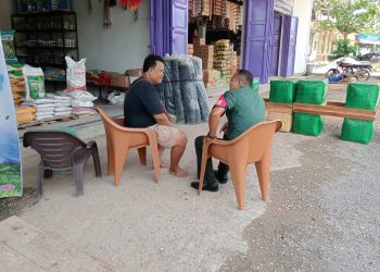 Serma Sani Sanjaya Melaksanakan Komsos Dan Memberikan Himbauan Agar selalu Menjaga Keamanan Lingkungan