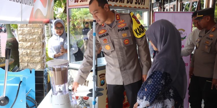 Polres Malang Kembali Salurkan Modal dan Pengembangan UMKM untuk Keluarga Korban Kanjuruhan
