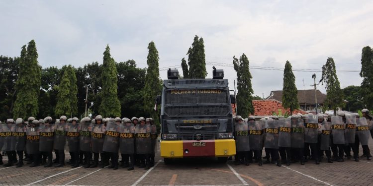 Polres Situbondo Kembali Latihan Dalmas, Antisipasi Unras Pasca Pemungutan Suara Pemilu 2024