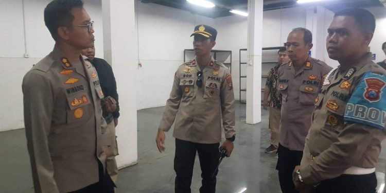 Memastikan Logistik Pemilu Aman, Polrestabes Surabaya Kembali Cek Gudang KPU dan PPK