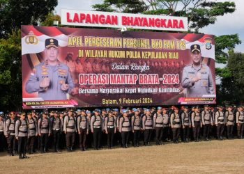 POLDA KEPRI LAKSANAKAN APEL PERGESERAN PERSONEL BKO PENGAMANAN TPS DI WILAYAH HUKUM POLDA KEPULAUAN RIAU