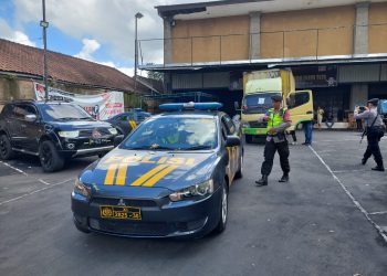Polres Tabanan Kawal Pengamanan Pendistribusian / Pergeseran Logistik KPU ke PPS Desa