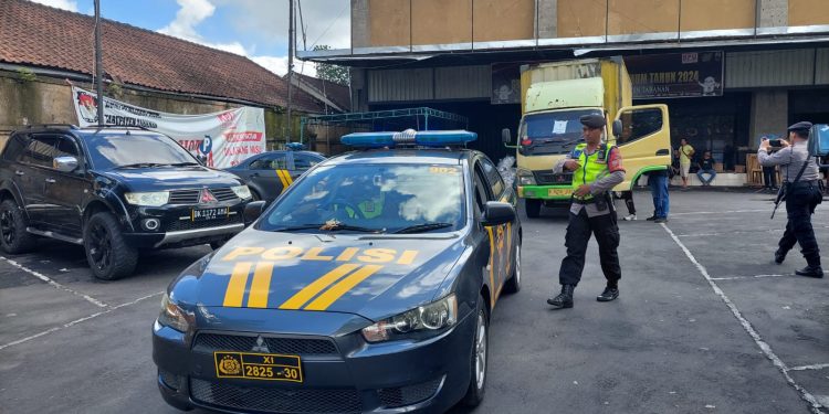 Polres Tabanan Kawal Pengamanan Pendistribusian / Pergeseran Logistik KPU ke PPS Desa