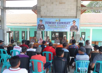 Unik, Polisi di Bondowoso Himbau Masyarakat Untuk Tidak Golput dengan Tradisi Ronjengan