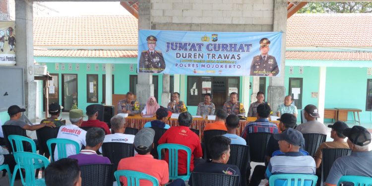 Unik, Polisi di Bondowoso Himbau Masyarakat Untuk Tidak Golput dengan Tradisi Ronjengan