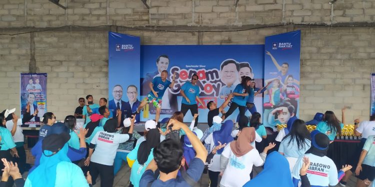 Basar UMKM , Senam Bersama di Lapangan PT Kinansah di Kelurahan Gebang  Berdampak Positif Perputaran Ekonomi Warga