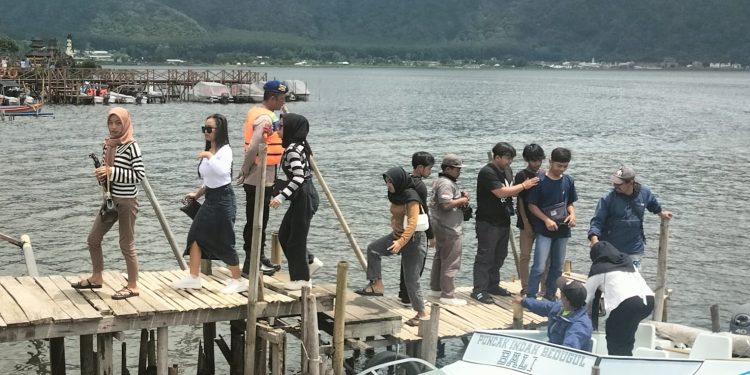 Awal Hari Tenang Pemilu 2024, Kasat Polairud Lakukan Patroli Pesisir dan Berikan Himbauan