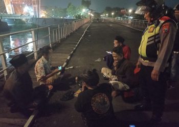 Pesta Miras Dibubarkan Tim Patroli ‘ Anti Kerusuhan ‘ Polsek Mojoroto