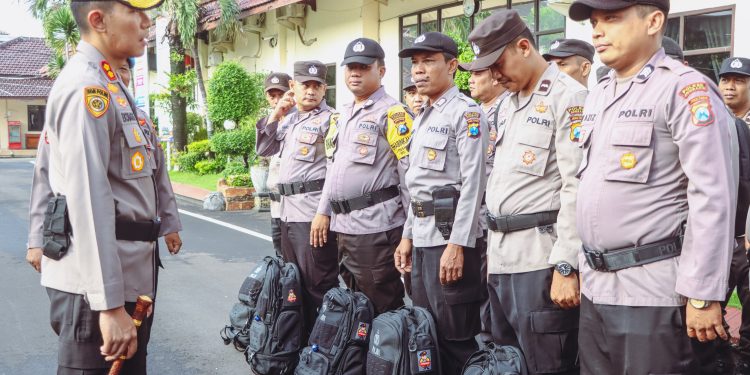 Jelang Pengamanan TPS, Polres Jombang Gelar Apel Pengecekan Kelengkapan dan Pemeriksaan Kesehatan