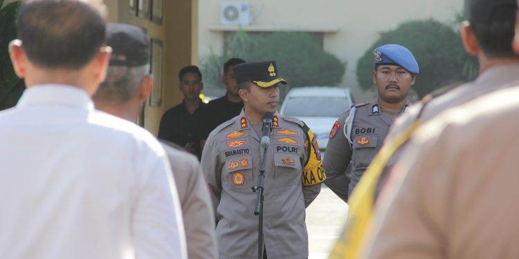 Pimipin Apel Jam Pimpinan, Kapolres Kediri Kota Tekankan Netralitas Polri Dalam Pemilu 2024