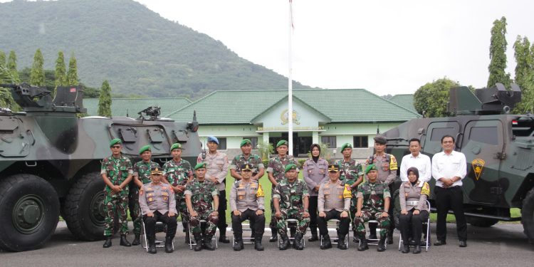 Perkuat Sinergitas TNI-Polri Kapolres Kediri Kota Kunjungi Markas Brigif 16 Wirayudha