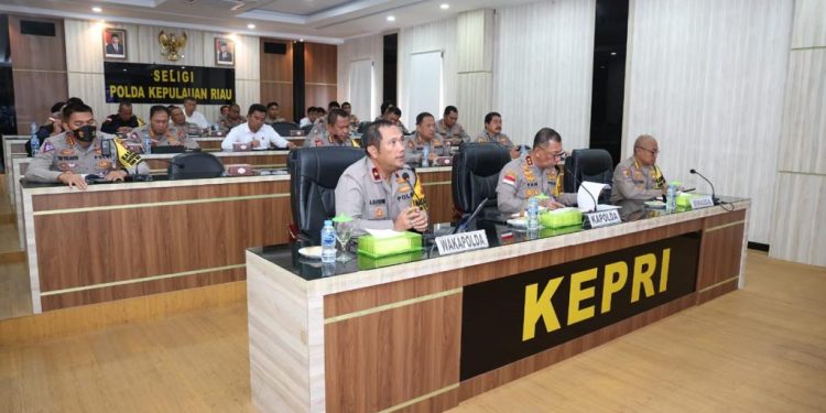 POLDA KEPRI BERSAMA KPU KEPRI DAN BAWASLU KEPRI RAKOR KESIAPAN AKHIR PENGAMANAN JELANG PEMILU 2024