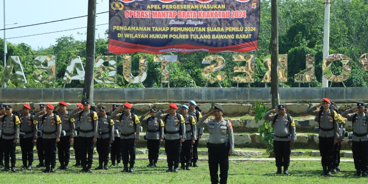 Kapolres Tulang Bawang Barat Pimpin Apel Serpas Pam TPS Pemilu Tahun 2024.