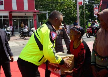 Kapolda Jatim Resmikan Subur Bor Presisi dan Beri Bantuan Sosial di Bangkalan