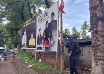 Bawaslu Tabanan Bersama Tim Gabungan Bersihkan Apk Dan BK Di Tabanan