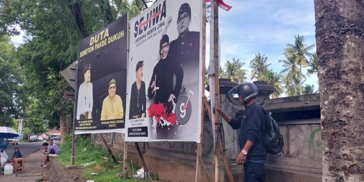 Bawaslu Tabanan Bersama Tim Gabungan Bersihkan Apk Dan BK Di Tabanan