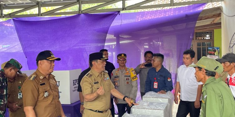 Pastikan Kesiapan Pemilu 2024, Kapolres Tulang Bawang Barat Cek TPS.