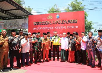 Kapolda Jatim Laksanakan Patroli Bermotor dan Bakti Sosial di Sampang