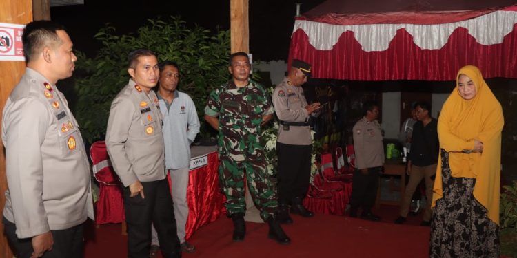 Kunjungi Anggota Pam TPS, Kapolres Nganjuk Pastikan Semua Siap