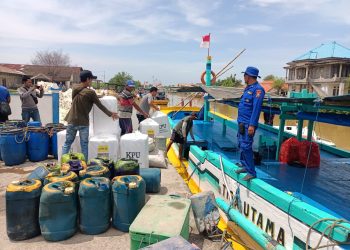 Ditpolairud Polda Jatim Kawal Pendistribusian Logistik Pemilu Untuk Wilayah Kepulauan di Jawa Timur