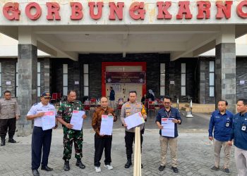 Polres Nganjuk Hadir dalam Pemusnahan Surat Suara Rusak di Kantor Logistik KPU Nganjuk