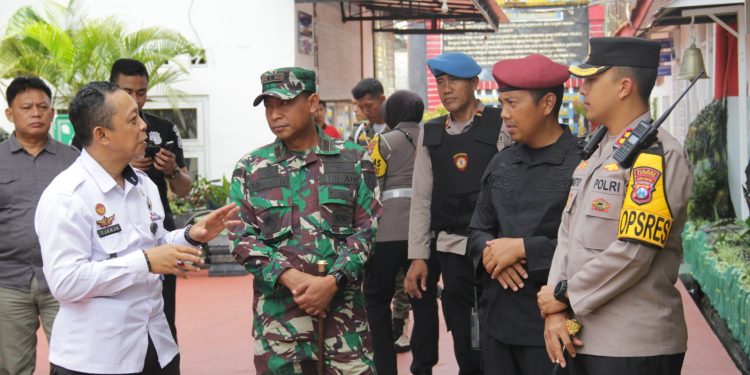 Pastikan Hari Pencoblosan Aman, Kapolres Kediri Kota dan Dandim 0809 Kediri Cek TPS Pemilu