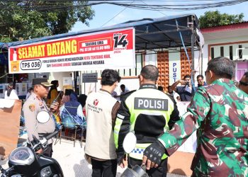 PASTIKAN SITUASI AMAN KONDUSIF SINERGITAS TNI DAN POLRI LAKUKAN PATROLI DI BEBERAPA TPS DI BATAM DALAM PEMILU 2024