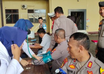 Polda Jatim Beri Bantuan Kesehatan Untuk Petugas KPPS dan Pam Pemilu