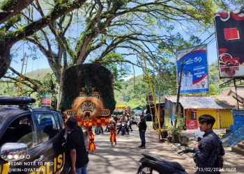 Unik, Distribusi Logistik Pemilu di Ponorogo Dikawal Reog dan Petugas Berkuda