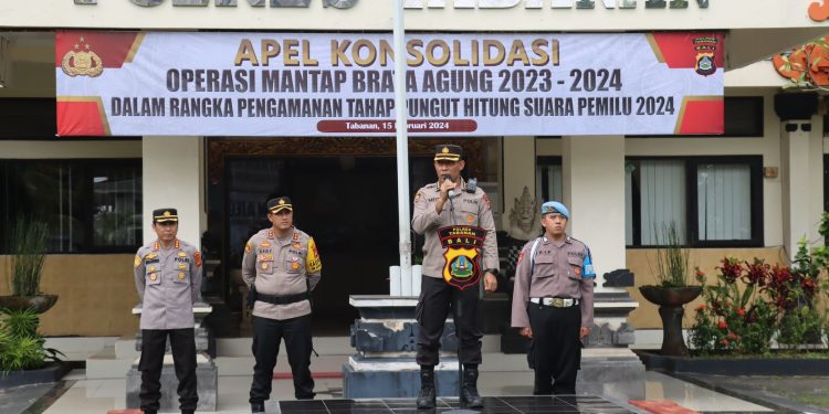 Karolog Polda Bali Pimpin Apel Konsolidasi Pasukan dalam Rangka Pengamanan Pungut Hitung Suara Pemilu 2024 Di Kabupaten Tabanan