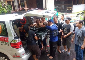 Reaksi Cepat Kasat Polairud Polres Tabanan Evakuasi Korban Tenggelam