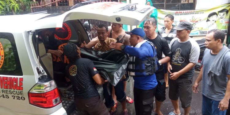 Reaksi Cepat Kasat Polairud Polres Tabanan Evakuasi Korban Tenggelam