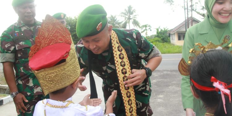 Dandim 0426 Tulang Bawang Gelar Tradisi Penyambutan Calon Dandim Baru