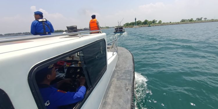 Pasca Hitung Suara, TNI-Polri Kawal Ketat Kotak Suara Pemilu di Perairan Probolinggo