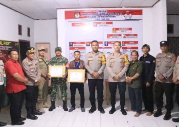 Kapolres Tulang Bawang Bagikan Bingkisan Kepada Petugas Pengamanan di PPK