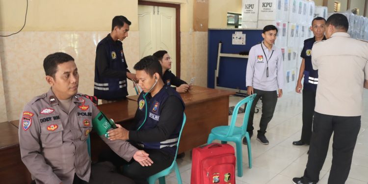 Kapolres Nganjuk Turunkan Tim Kesehatan Untuk Anggota Pam, PPS dan PPK pada Pemilu 2024