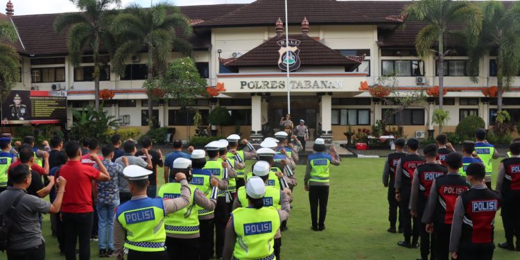 Kasatgas Banops Pimpin Apel Personil OMB tahap Rekap Hitung ” Tetap Semangat dan Jaga Kesehatan.