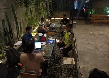 Cooling System Polres Tulungagung Patroli Sambang Ajak Warga Jaga Persatuan dan Kesatuan Pasca Coblosan Pemilu