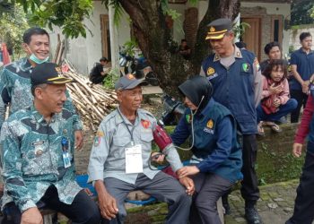 Gelar Patroli Kesehatan, Sidokkes Polres Jombang Cek Kesehatan Petugas Pam Pemilu dan KPPS