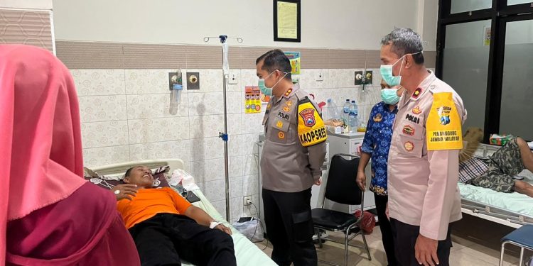 Kapolres Nganjuk Kunjungi Petugas PKD dan KPPS yang Dirawat Pasca Pemungutan dan Penghitungan Suara