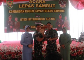 Penuh Haru, Dan Pecah Tangisan Tradisi Lepas Sambut Dandim 0426 Tulang Bawang