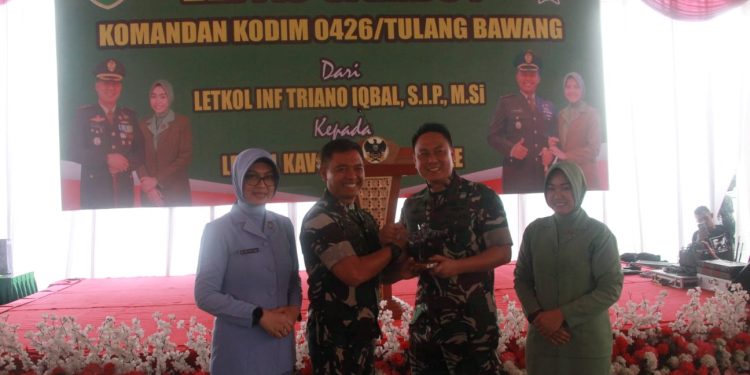 Penuh Haru, Dan Pecah Tangisan Tradisi Lepas Sambut Dandim 0426 Tulang Bawang