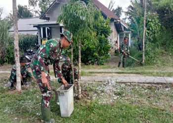 Jelang Pembukaan TMMD Ke-119 Tahun 2024, Anggota Kodim 0808/Blitar Gelar Gotong Royong Bersihkan Tempat Kegiatan