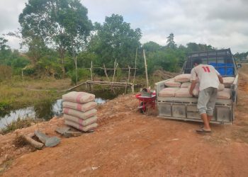 TMMD Di Sungai Badak, Masyarakat Bahu Membahu Membangun Jalan